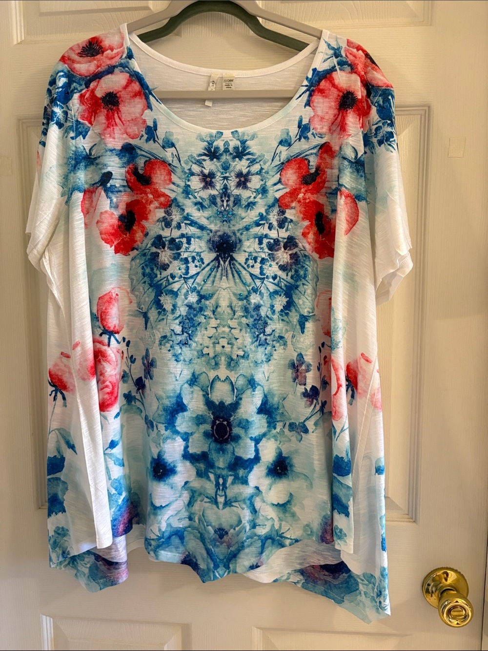 Women’s Floral Watercolor Scoop Neck Top - White with Blue & Red